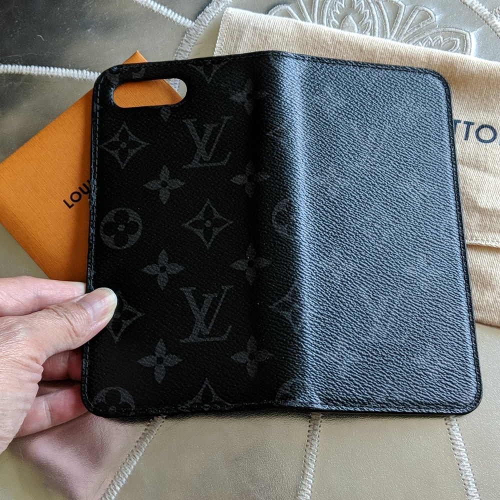 Louis Vuitton iPhone case - Picture 3 of 7